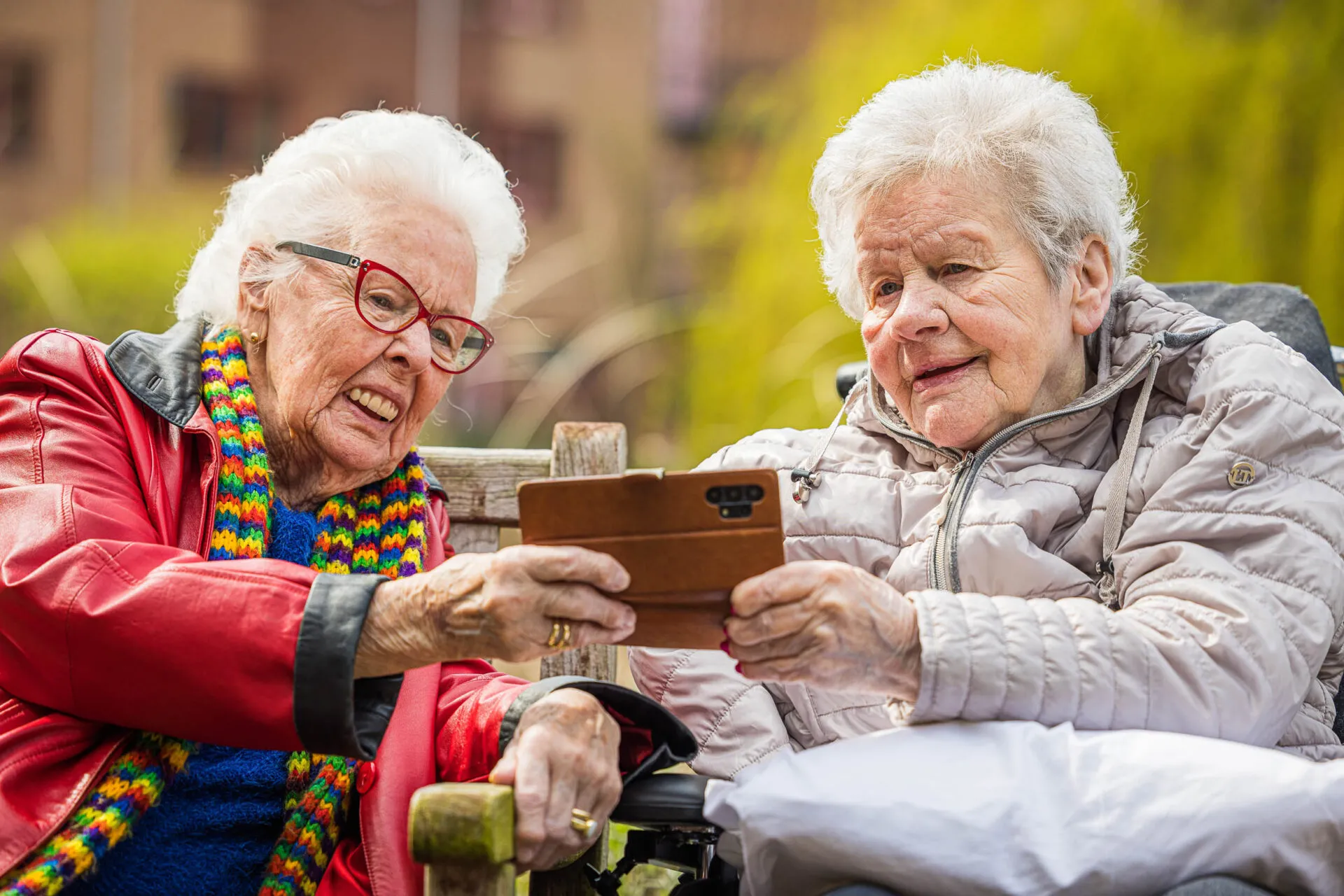 Bewoners op woonlocatie Lobede in Tolkamer.