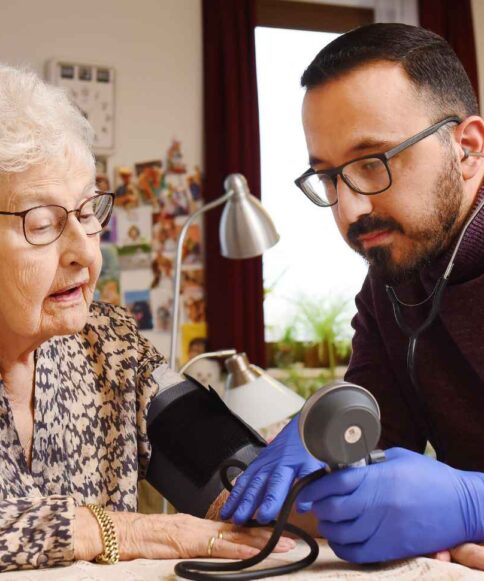 Ondersteuning bij de dagelijkse zorg door Pleyade